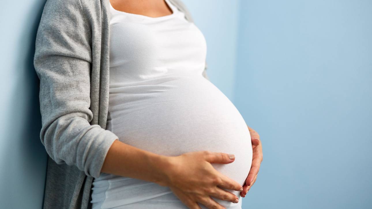 การใช้ Embryo Glue หรือกาวช่วยฝังตัวเพื่อช่วยให้ตัวอ่อนยึดเกาะกับโพรงมดลูกได้ดีขึ้น GFC Clinic